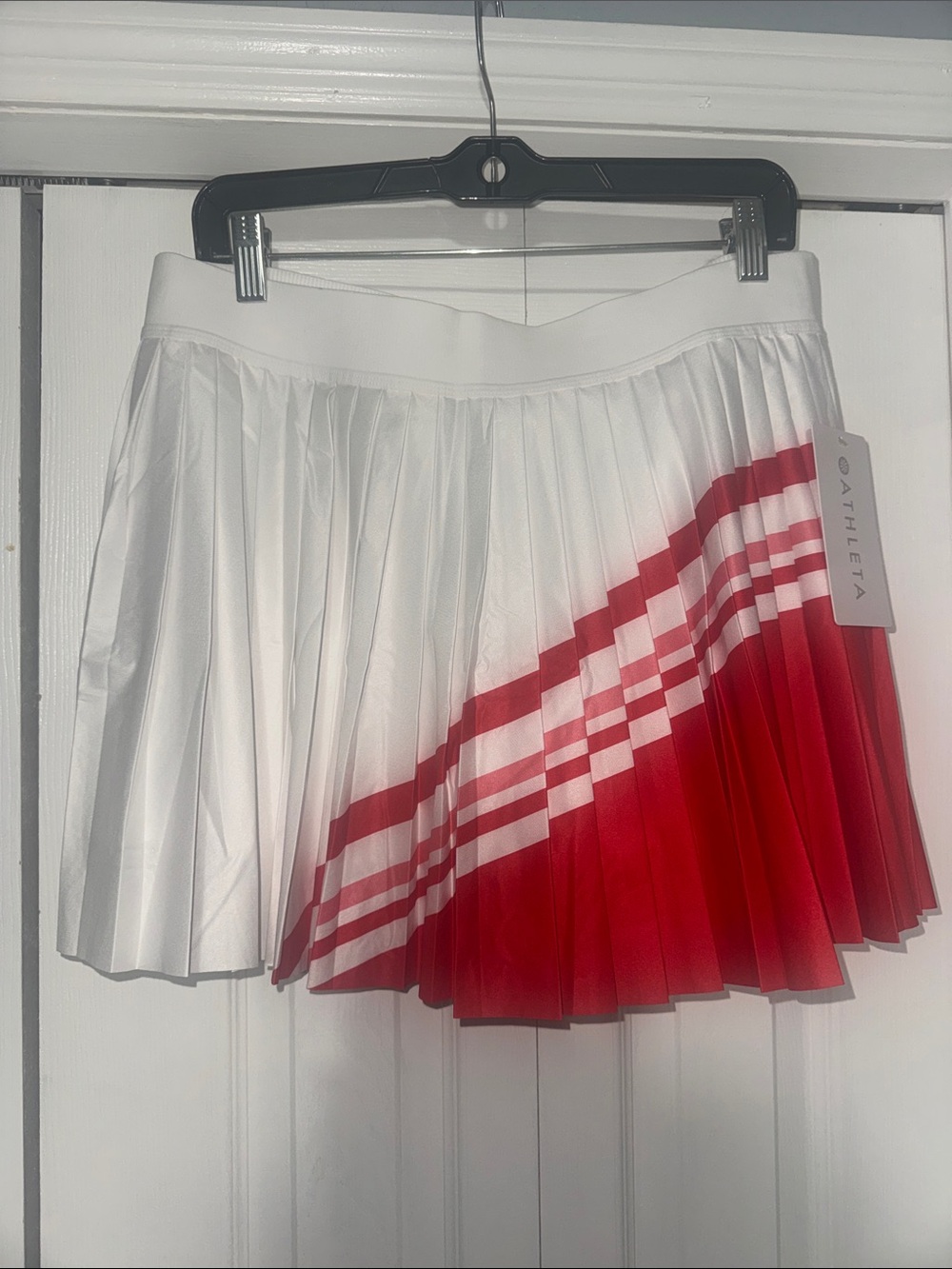 Athleta White and Red Pleated Tennis Skort with Diagonal Stripe